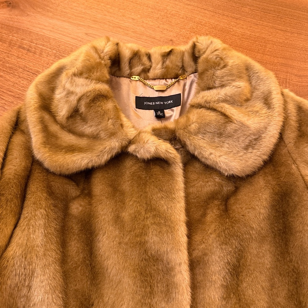 Gorgeous! Jones, New York faux fur jacket size
Medium.  perfect condition! - Picture 3 of 7